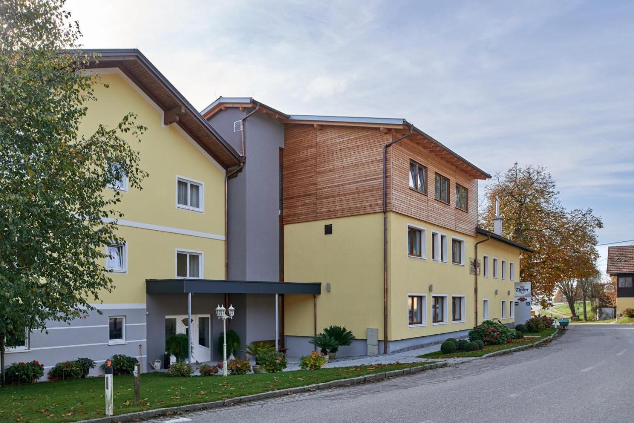 Hotel Gasthof-Strasser Tumeltsham Exteriér fotografie